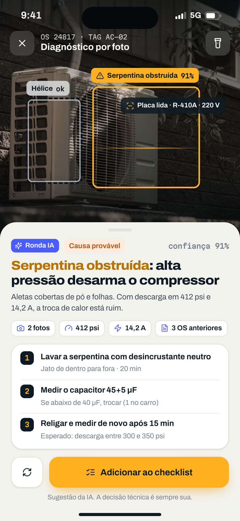 Diagnóstico por foto com IA marcando a serpentina obstruída de uma condensadora e sugerindo o procedimento